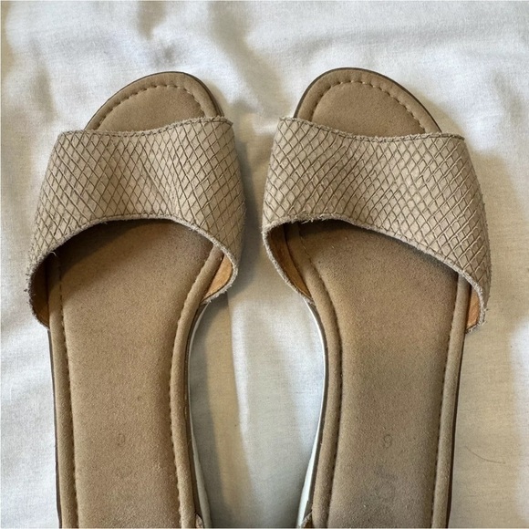 Gabor 9 Snakeskin Look Upper Low Wedge Sandals w/ Adjustable Strap Comfort - Picture 6 of 9